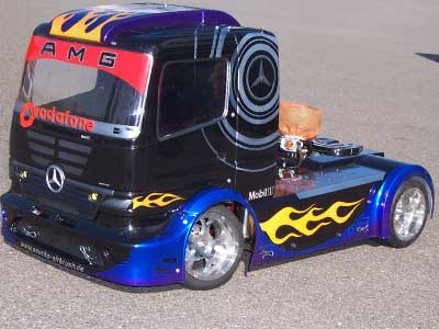 FG AMG Racing Truck 1:5 von der Seite